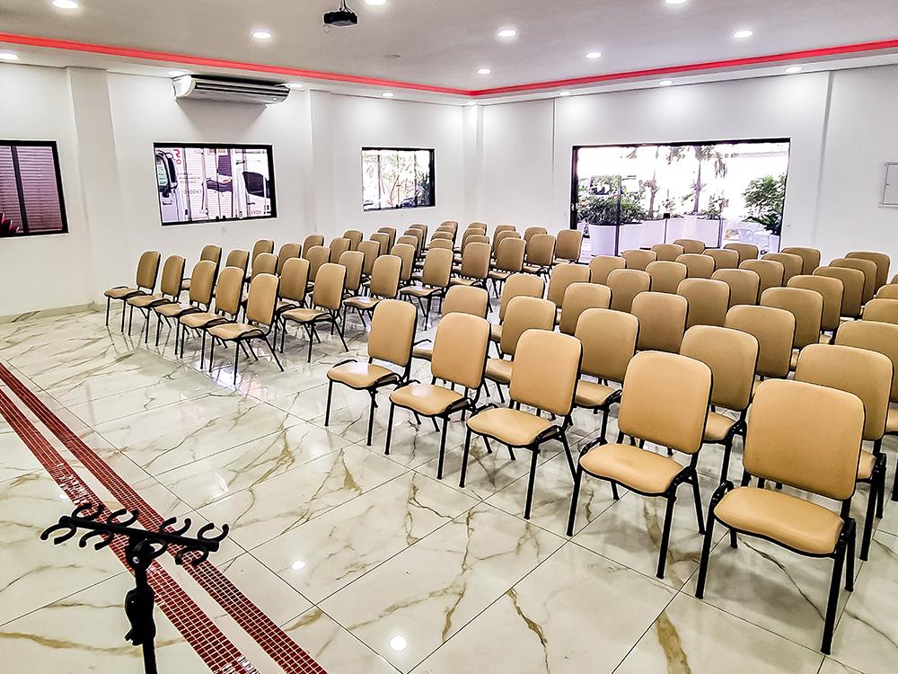 Igreja com poltronas Mateus